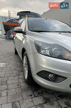Хэтчбек Ford Focus 2010 в 