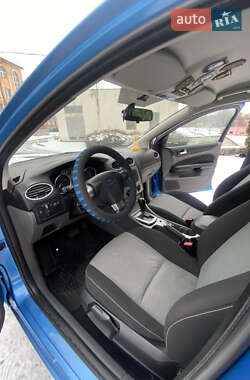 Хетчбек Ford Focus 2010 в 