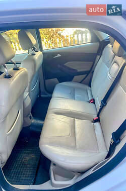 Хэтчбек Ford Focus 2012 в 