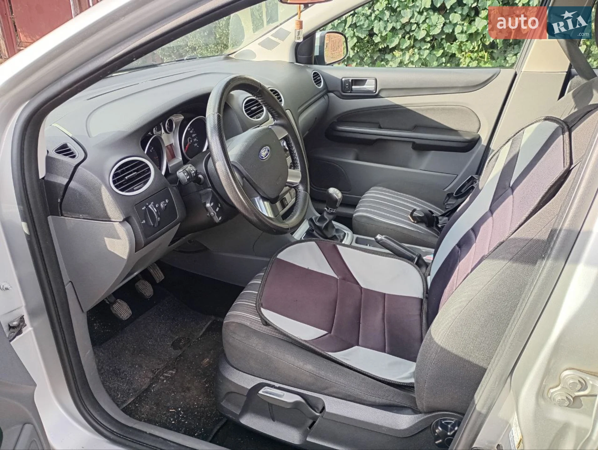 2010 Ford Focus - мініатюра 9