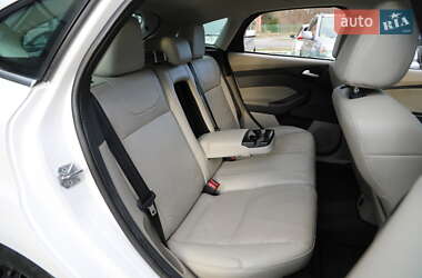Хэтчбек Ford Focus 2012 в 