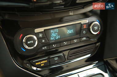 Хэтчбек Ford Focus 2012 в 