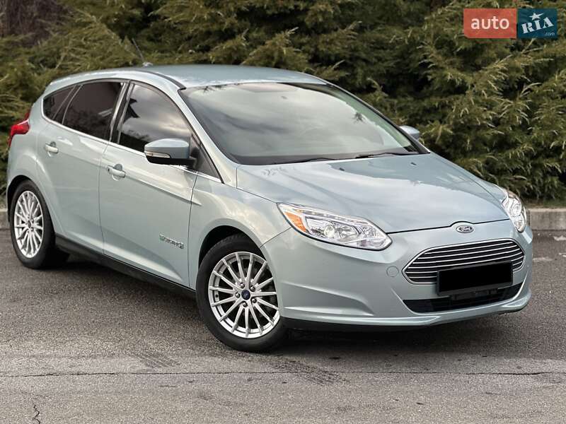 Хэтчбек Ford Focus 2014 в 