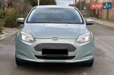 Хэтчбек Ford Focus 2014 в 