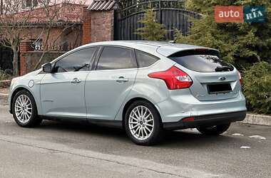 Хэтчбек Ford Focus 2014 в 