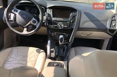 Хэтчбек Ford Focus 2012 в 