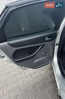Хэтчбек Ford Focus 2006 в 