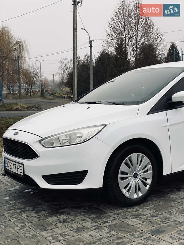 Седан Ford Focus 2015 в Здолбунове