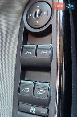 Хэтчбек Ford Focus 2012 в 