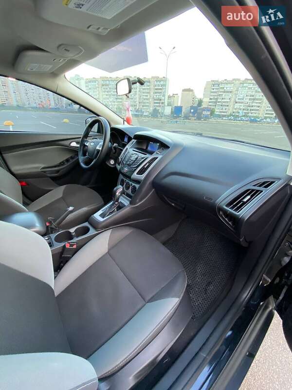 Седан Ford Focus 2014 в Киеве фото 5 Седан Ford Focus 2014 в Киеве