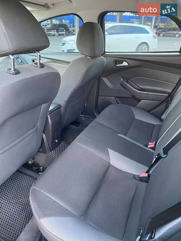 Седан Ford Focus 2014 в Киеве фото 9 Седан Ford Focus 2014 в Киеве