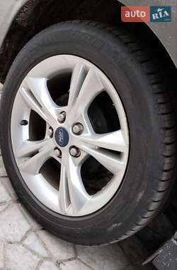 Седан Ford Focus 2014 в 