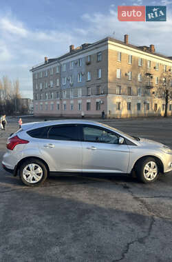 Хэтчбек Ford Focus 2011 в 