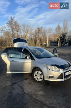 Хэтчбек Ford Focus 2011 в 