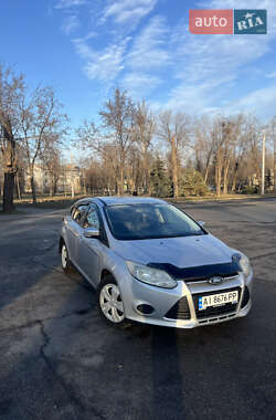 Хэтчбек Ford Focus 2011 в 