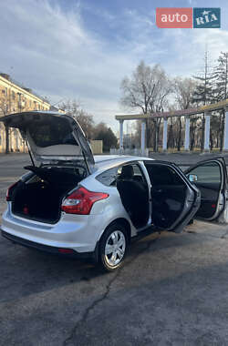 Хэтчбек Ford Focus 2011 в 