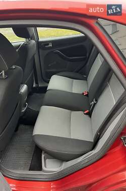 Хэтчбек Ford Focus 2010 в 
