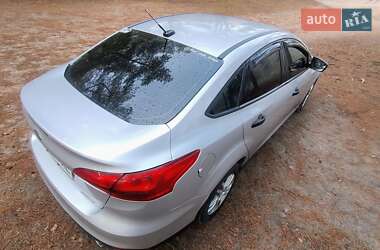 Седан Ford Focus 2015 в 