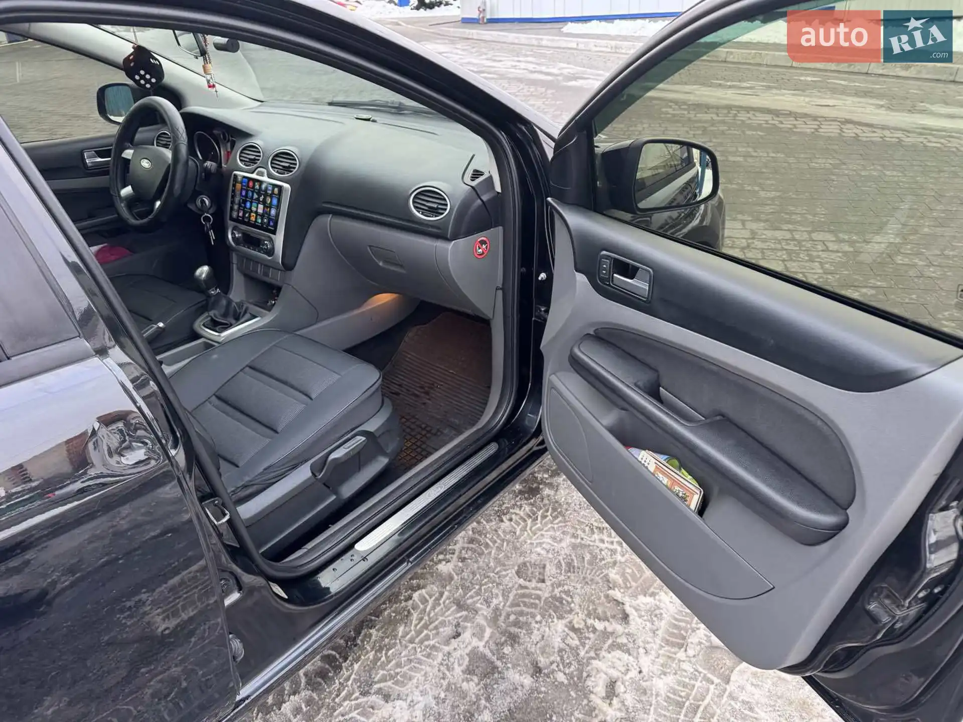2010 Ford Focus - мініатюра 11