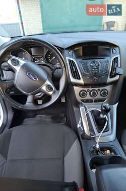 Хэтчбек Ford Focus 2012 в 