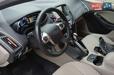 Хэтчбек Ford Focus 2013 в 