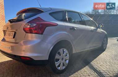 Хэтчбек Ford Focus 2011 в 