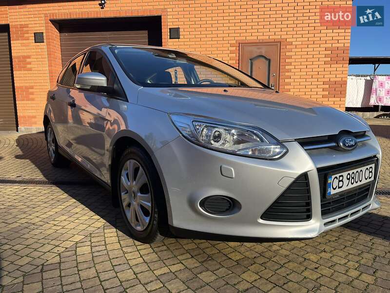 Хэтчбек Ford Focus 2011 в 