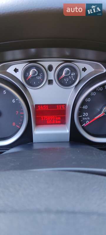 Хетчбек Ford Focus 2010 в Великих Мостах