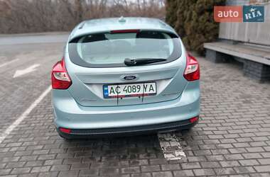 Хэтчбек Ford Focus 2012 в 