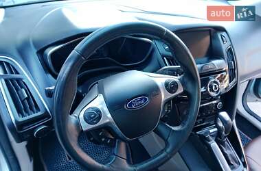 Хэтчбек Ford Focus 2012 в 