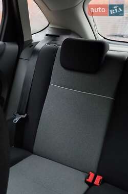 Хэтчбек Ford Focus 2011 в 