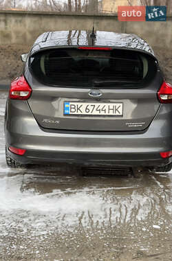 Хэтчбек Ford Focus 2015 в 