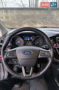 Хэтчбек Ford Focus 2015 в 