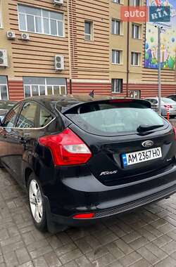 Хэтчбек Ford Focus 2011 в 