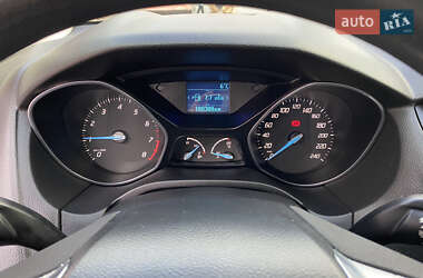 Хэтчбек Ford Focus 2011 в 