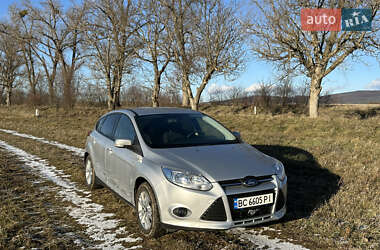 Хэтчбек Ford Focus 2011 в 
