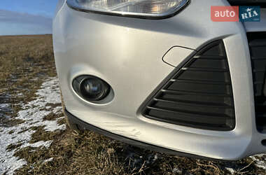 Хэтчбек Ford Focus 2011 в 