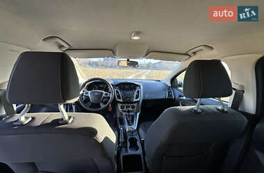 Хэтчбек Ford Focus 2011 в 