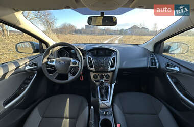 Хэтчбек Ford Focus 2011 в 