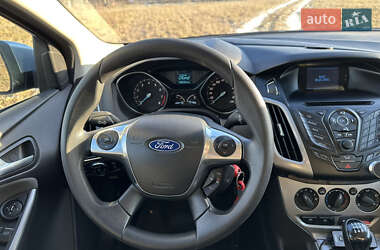 Хэтчбек Ford Focus 2011 в 