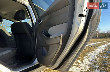 Хэтчбек Ford Focus 2011 в 