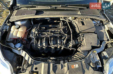 Хэтчбек Ford Focus 2011 в 