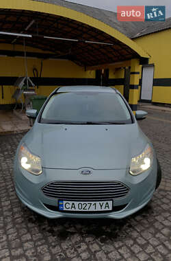 Хэтчбек Ford Focus 2013 в 