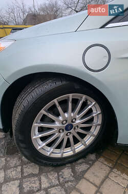 Хэтчбек Ford Focus 2013 в 