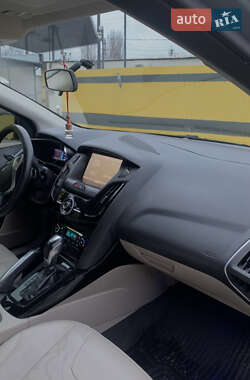 Хэтчбек Ford Focus 2013 в 