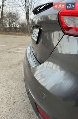 Хэтчбек Ford Focus 2015 в 