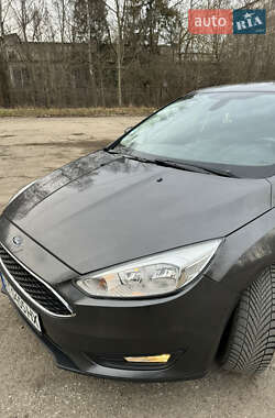 Хэтчбек Ford Focus 2015 в 