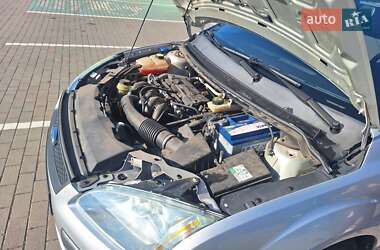 Хэтчбек Ford Focus 2005 в 
