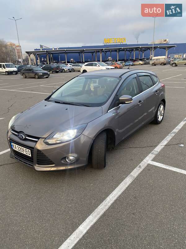 Хэтчбек Ford Focus 2014 в Киеве