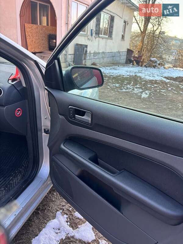 Хэтчбек Ford Focus 2007 в Белых Ославах